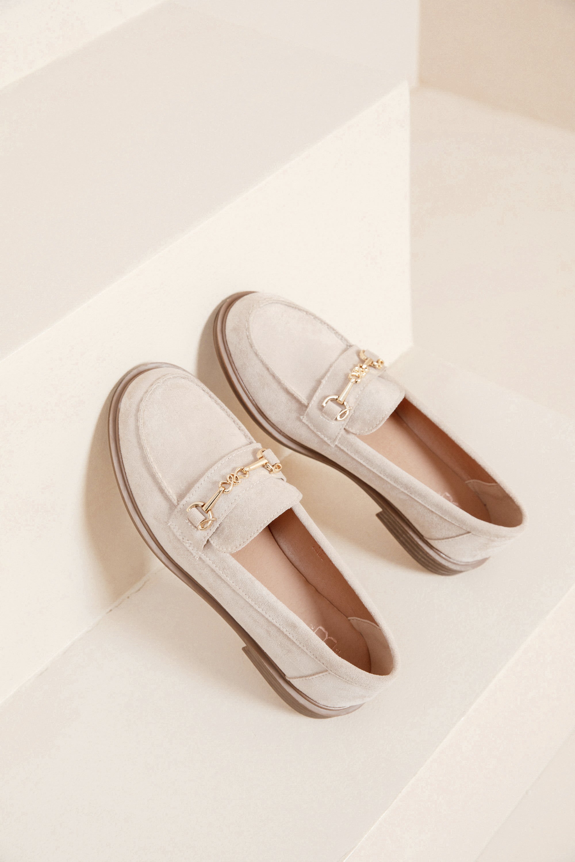 Mocassins Classiques en Suédine Beige avec Mors Doré