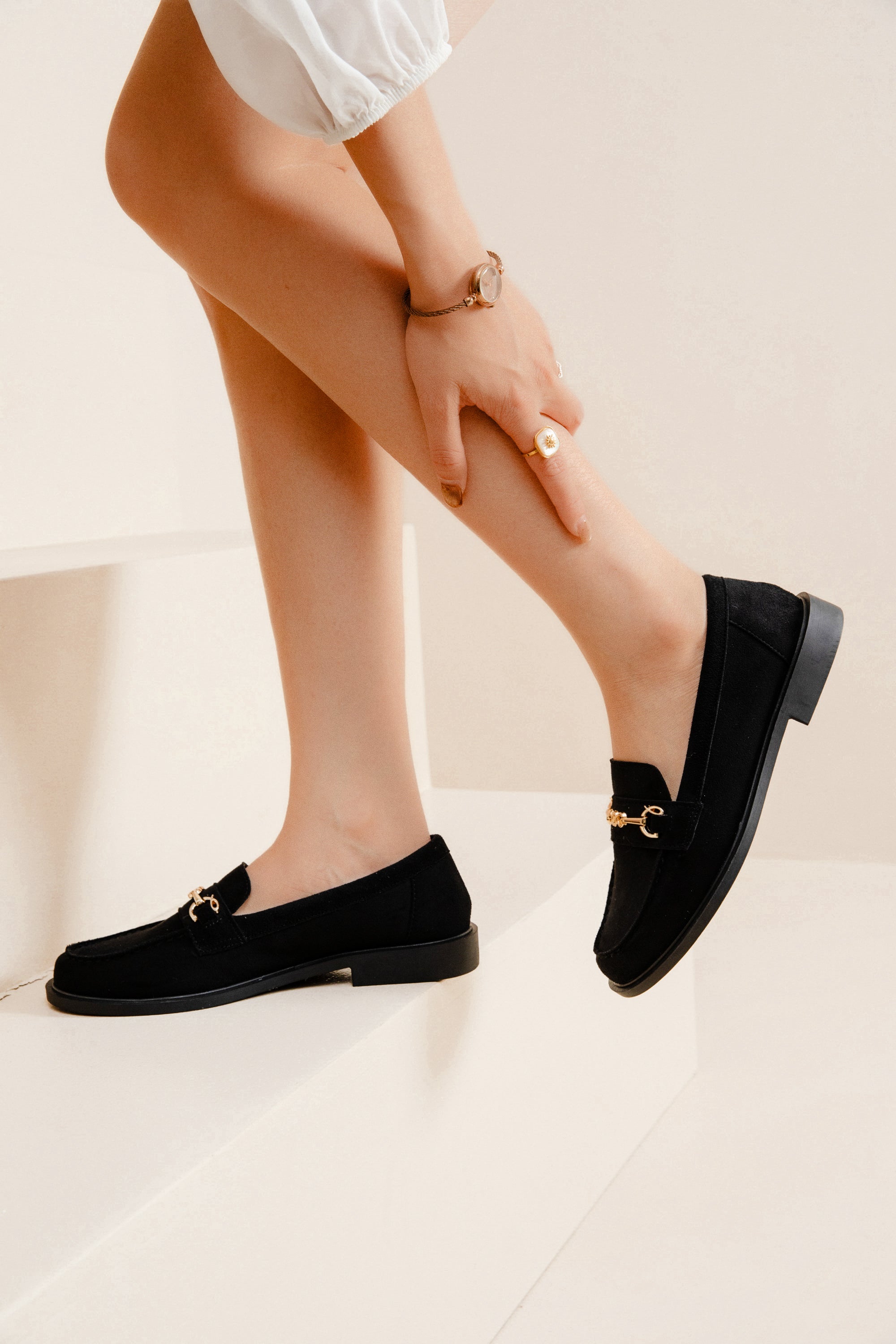 Mocassins Classiques en Suédine Noire avec Mors Doré