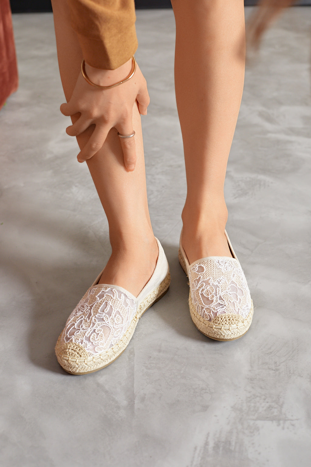 Espadrilles Compensées à Dentelle Florale et Suède