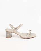 Sandales à Talon Bloc et Anneau d'Orteil Doré - Beige Chic