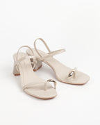 Sandales à Talon Bloc et Anneau d'Orteil Doré - Beige Chic