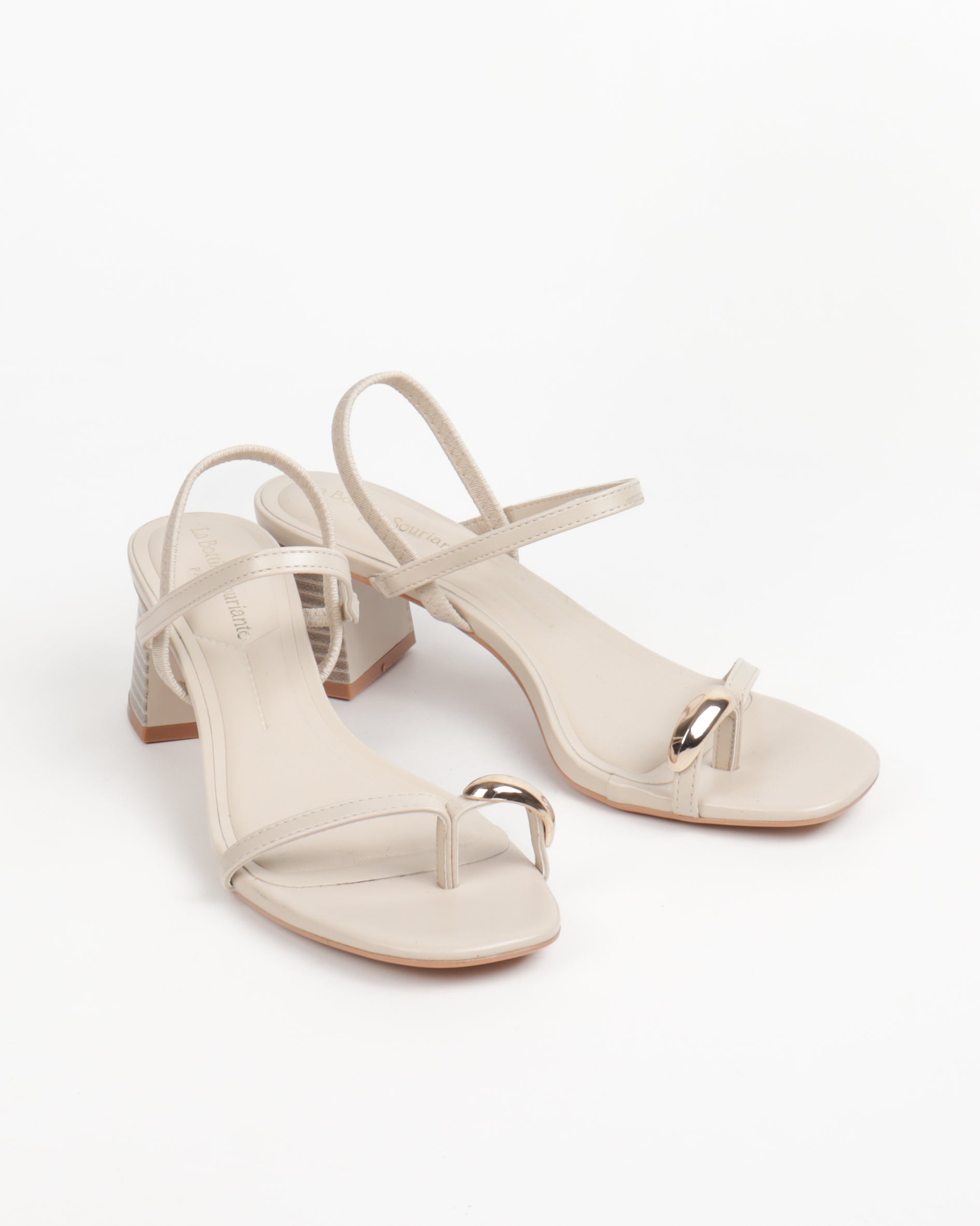 Sandales à Talon Bloc et Anneau d'Orteil Doré - Beige Chic