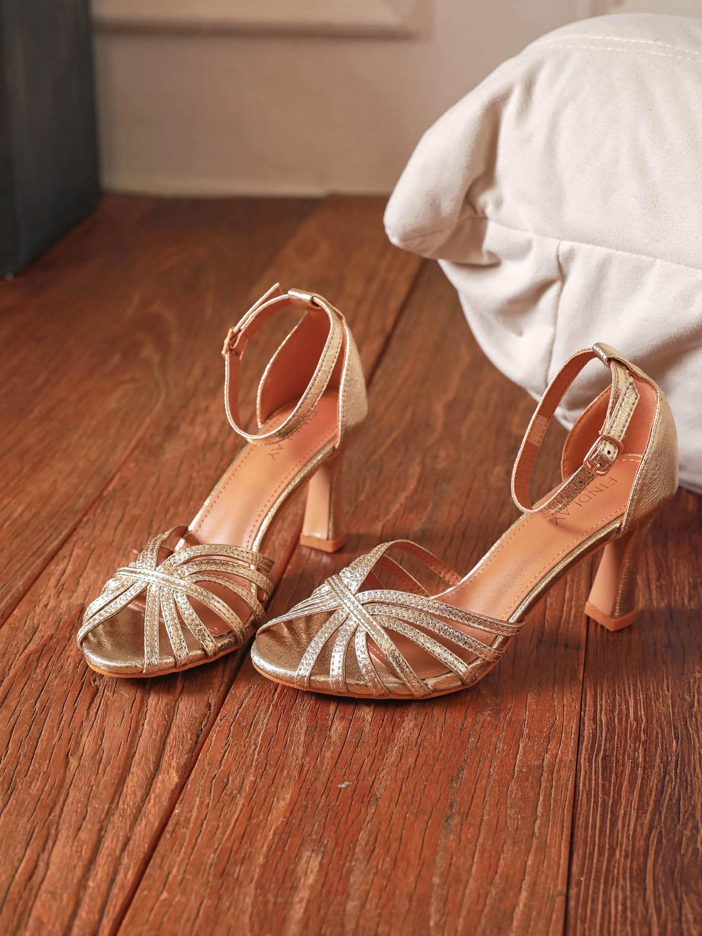 Sandales à Talons Hauts Effet Métallisé et Brides Entrelacées - Champagne Doré