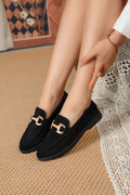 Mocassins Élégants en Suédine Noire avec Boucle Dorée