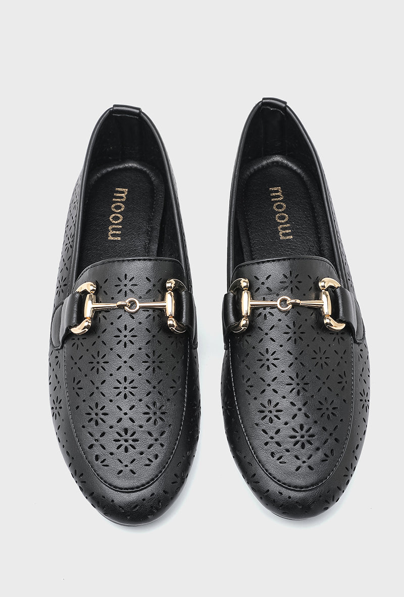 Mocassins ajourés noirs à mors doré – Élégance et légèreté d'été