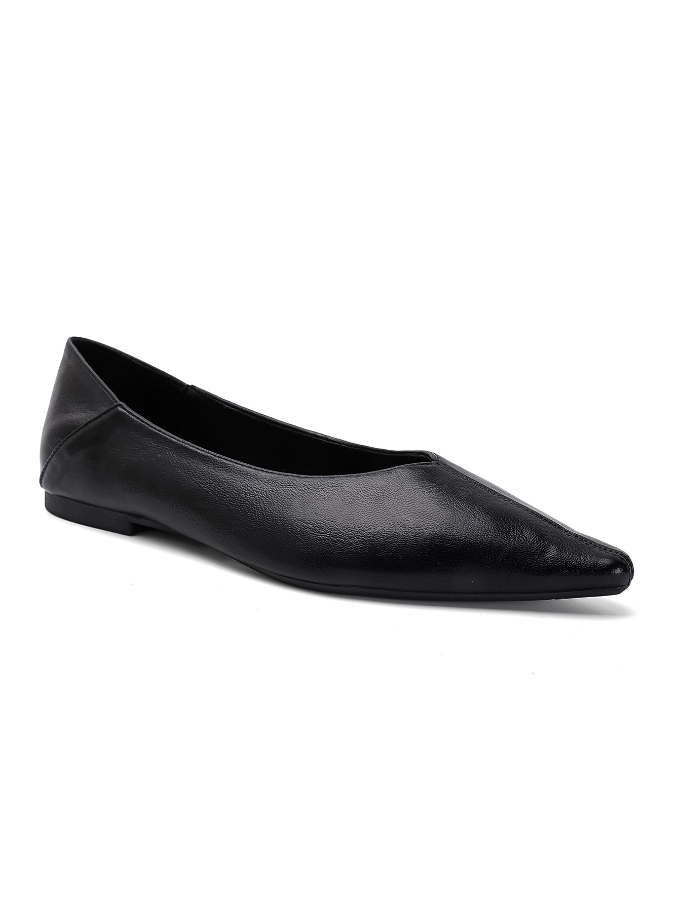 Ballerines plates en noir à bout pointu