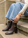 Bottines en marron à bride dorée et talon bloc