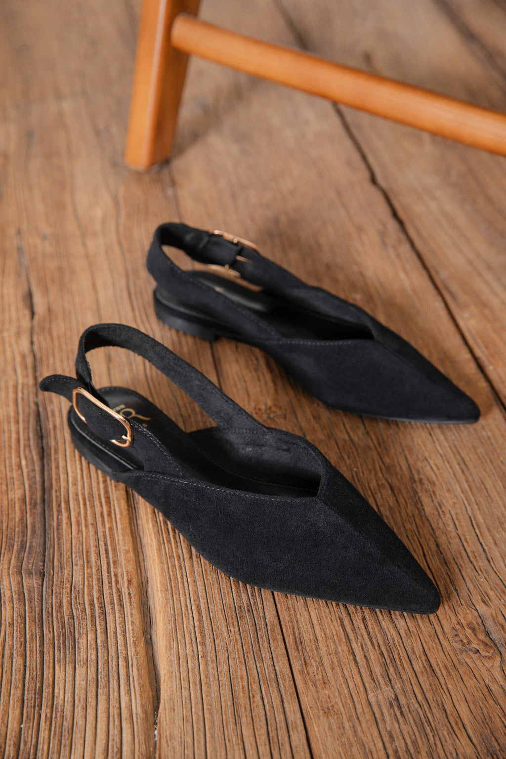 Ballerines Slingback Noires à Bout Pointu en Suédine