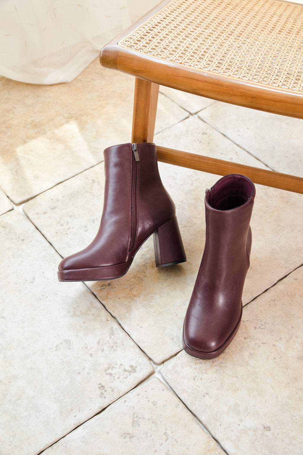 Bottines bordeaux à plateau et talon carré