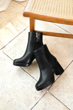 Bottines noires à plateau et talon carré