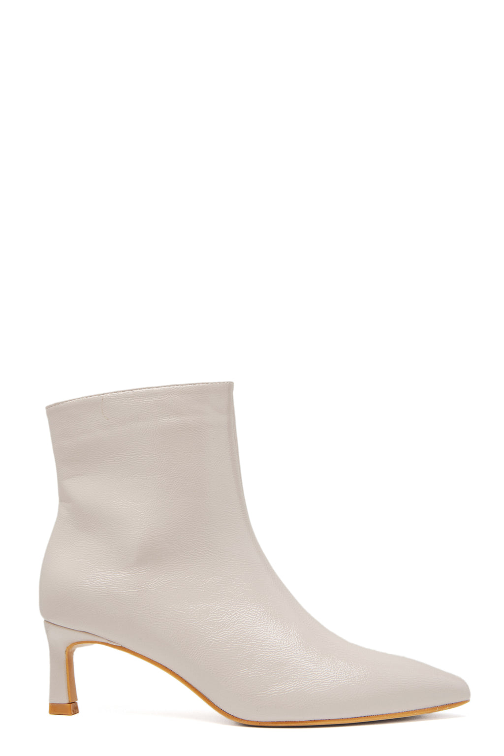 Bottines beiges vernies à bout pointu et petit talon