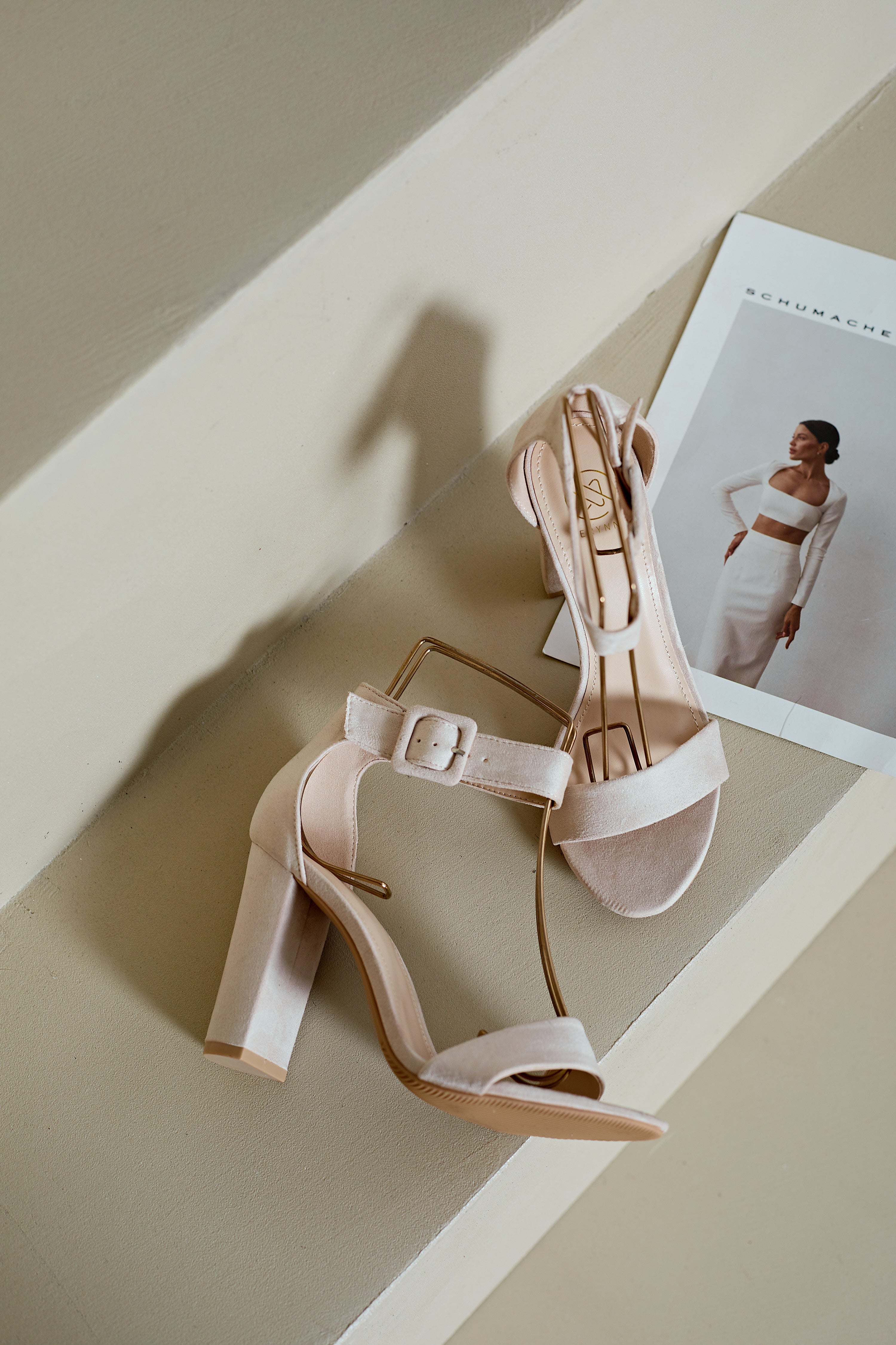 Sandale Beige a Haut Talon Carré