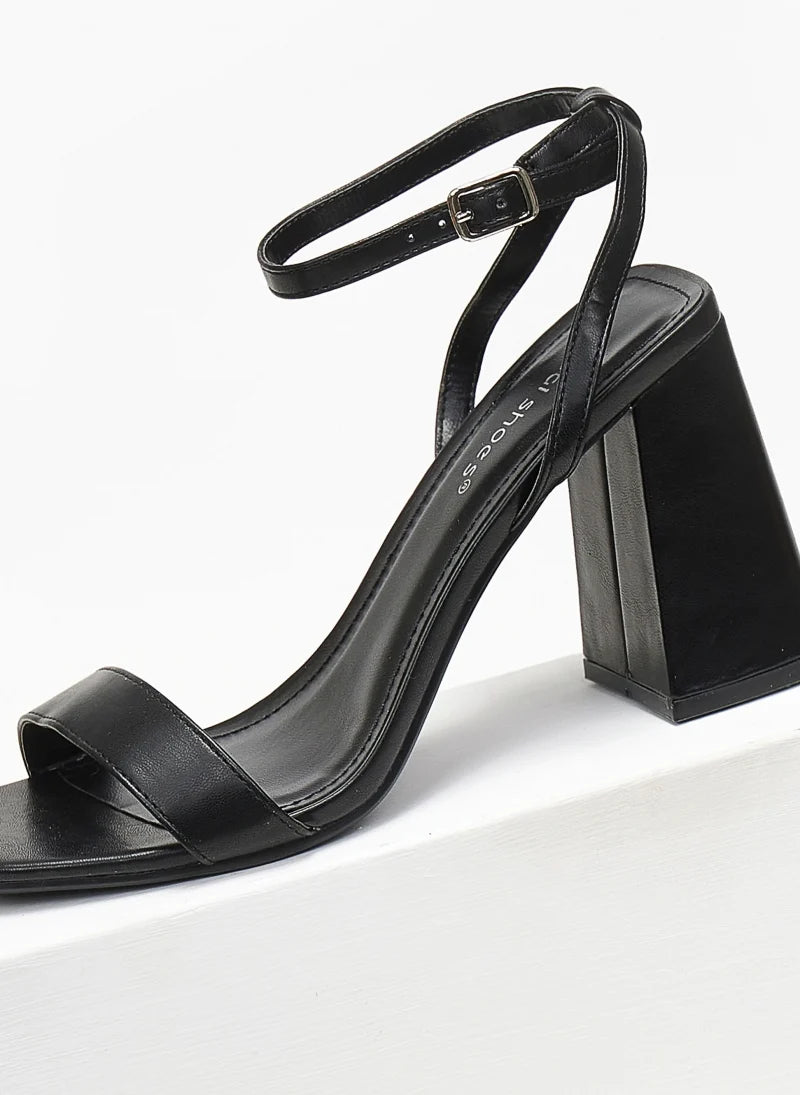 Sandale à talon carré noir