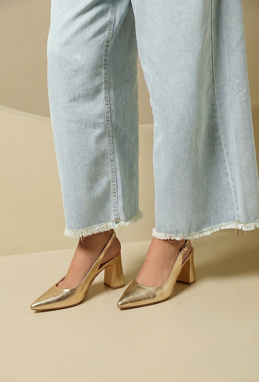 Escarpins Slingback Dorés à Talon Carré et Bout Pointu