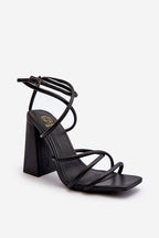 Sandales à Talons Hauts Évasés et Brides Tubulaires - Noir Élégant